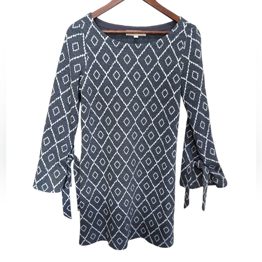 EUC LOFT Gray and White Diamond Tie Sleeve Shift Dress